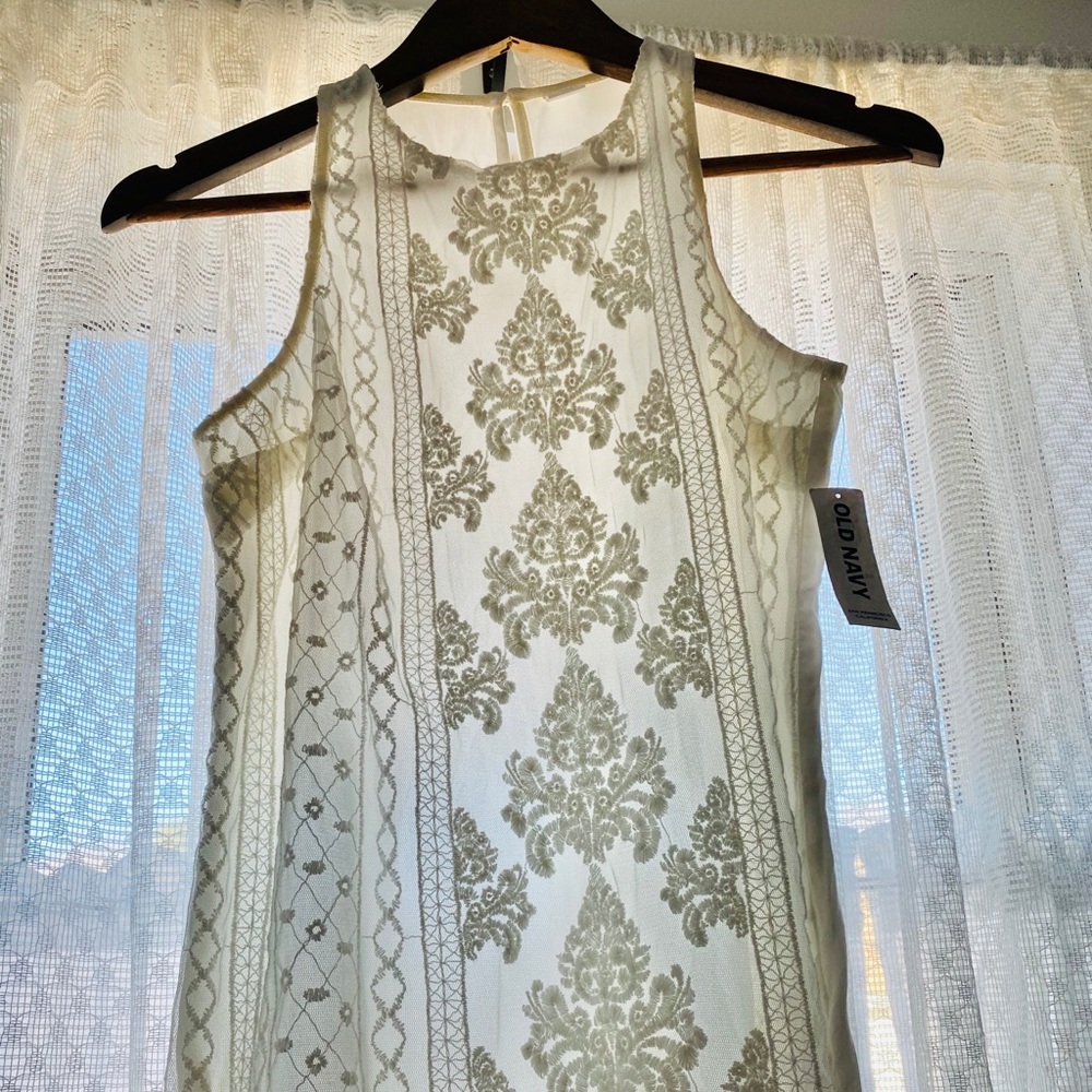 Old Navy off white sleeveless blouse